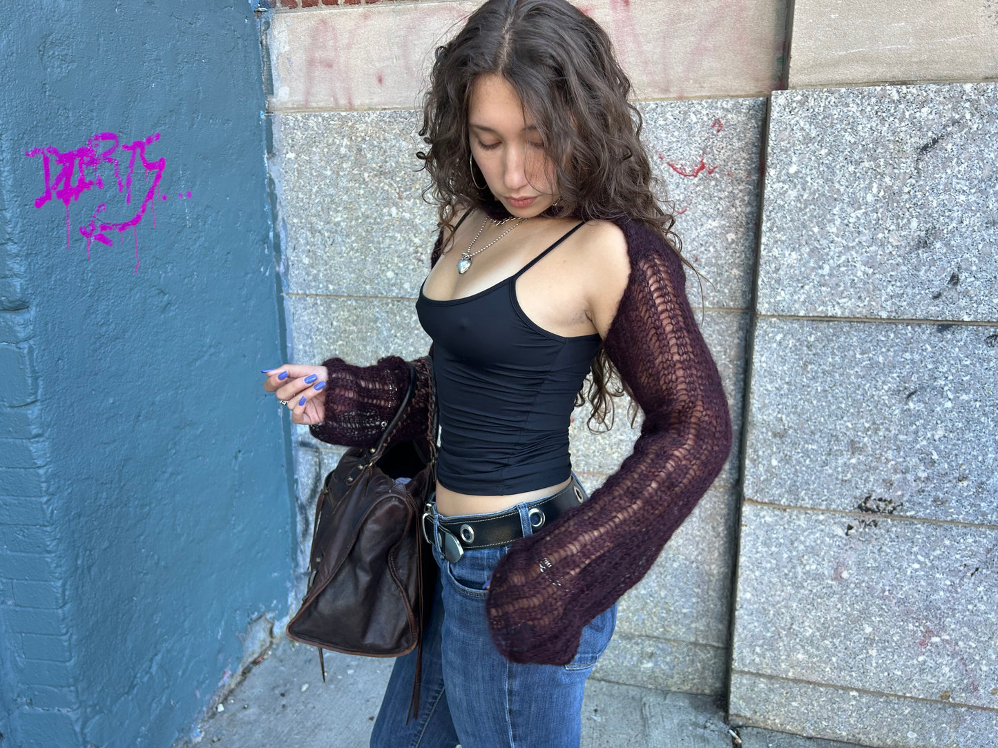 Ivy arm shrug .⋆♱