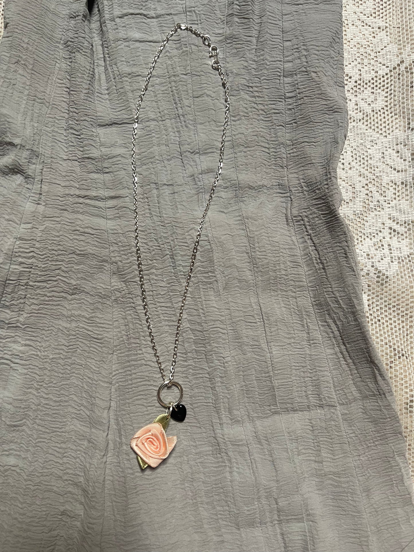 Dainty lil heart necklace