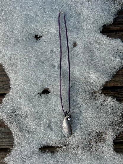 Suede Shell Necklace ⋆˚꩜｡