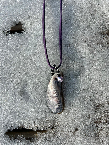 Suede Shell Necklace ⋆˚꩜｡