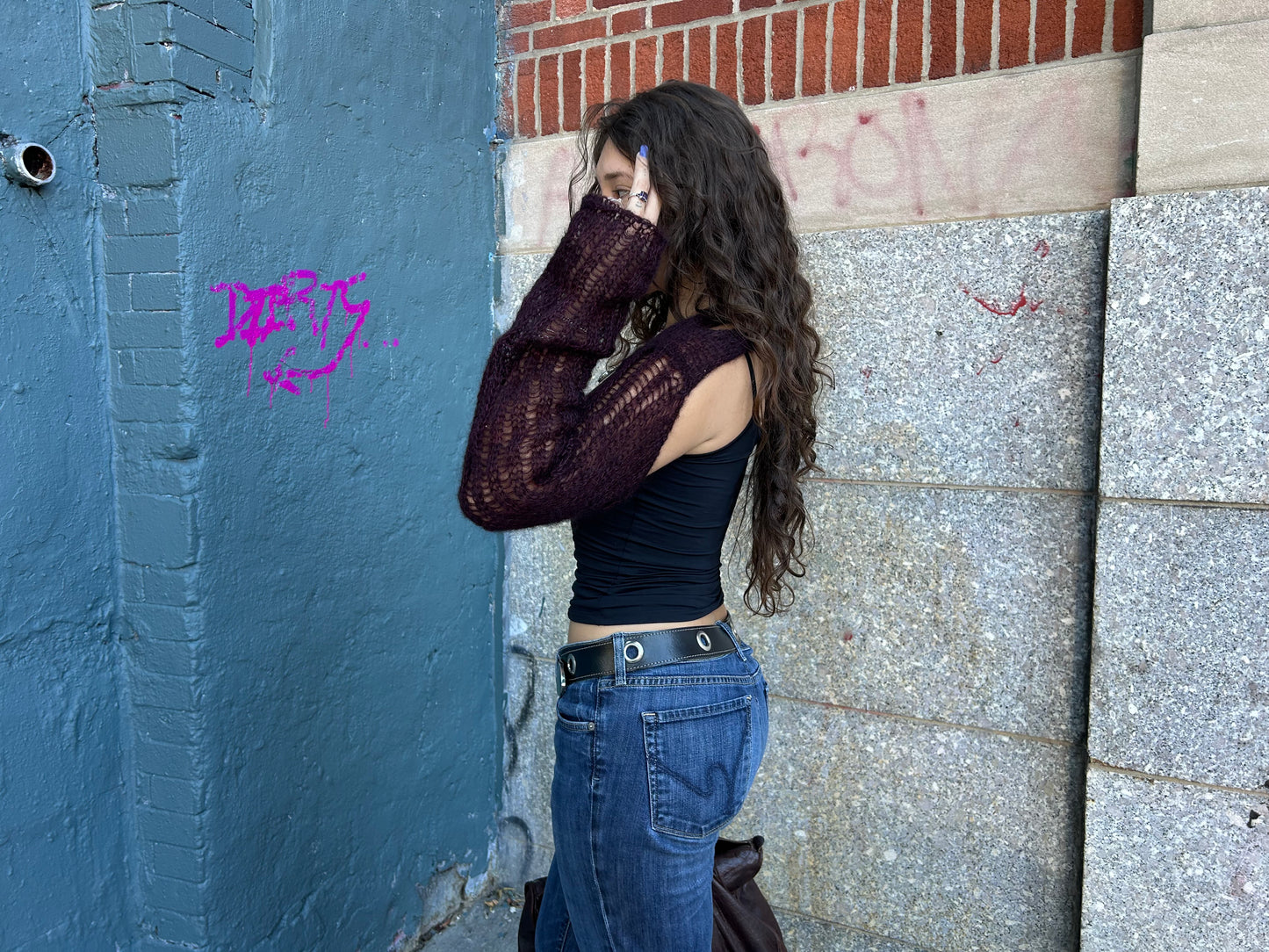 Ivy arm shrug .⋆♱