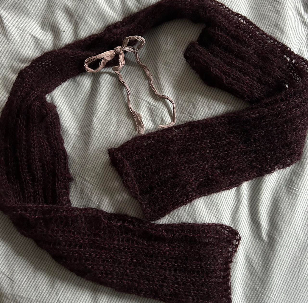 Ivy arm shrug .⋆♱