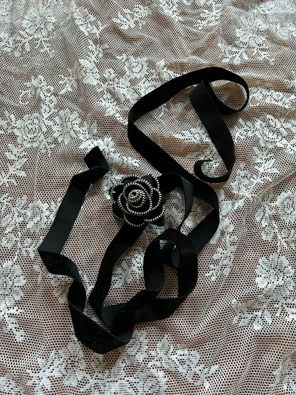 Zipper rose neck tie